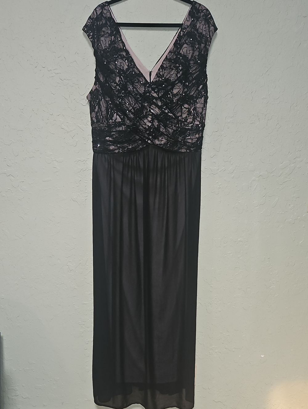 Black & Nude Lace-Overlay Floor-Length Formal Gown